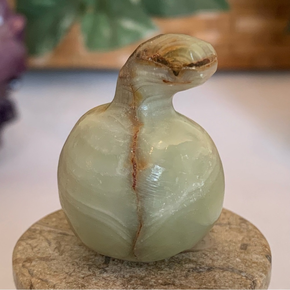 Natural Polished Afghan Jade Fruit Carving Green Onyx Crystal Carved Gourd 1.5" - Picture 10 of 16